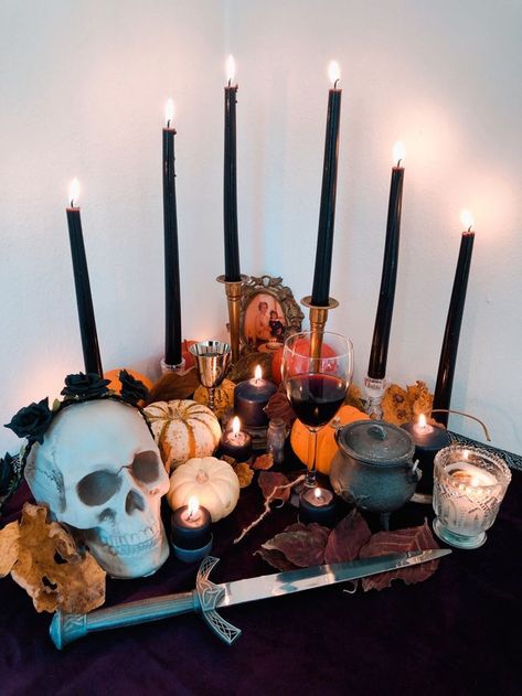 Hoodoo Altar, Candle Shrine, Samhain Decorations, Pagan Halloween, Samhain Altar, Wiccan Crafts, Samhain Halloween, Witches Altar, Pagan Altar