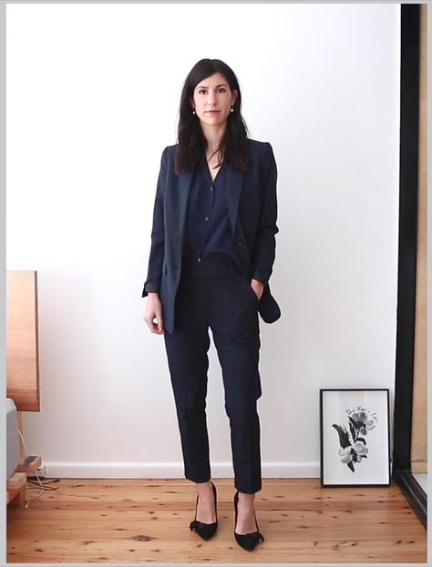 One Month of Workwear Outfit Ideas for the Transitional Season | Mademoiselle | A Minimalist Fashion Blog Minimalist Office Wear Women, Parisian Workwear, Updated Work Outfits, Blazer Work Outfits Women, Minimal Business Casual, Minimal Work Outfit, Minimalist Office Outfit, Feminine Minimalist Style, Minimalist Work Outfit