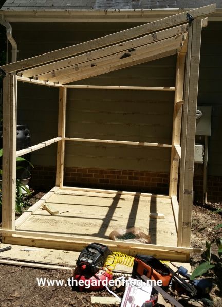 Garage Redo, Building A Wood Shed, Dog Shelters, Rustic Shed, Loafing Shed, Backyard Storage Sheds, Diy Storage Shed, Pallet Shed, Wood Shed Plans