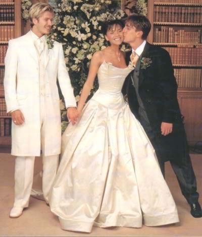 POSH SPICE David Beckham Wedding, Victoria Beckham Wedding Dress, Victoria Beckham Wedding, Beckham Wedding, Celebrity Wedding Photos, Posh And Becks, Dress Celebrity, Victoria And David, Victoria Beckham Dress