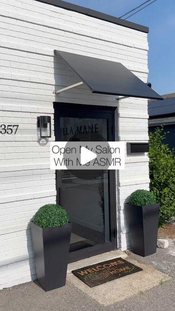 TAYLOR DELLATORRE | HAIR VIDEOS | BLONDES on Instagram: "🔑 Open My Salon With Me (ASMR) 

I’m so grateful I get to do what I love everyday. It still feels like a dream ❤️

If you’re looking to book an appointment at @dellamanesalon please visit the link in our bio ❤️ We can’t wait to see you! 

#salonowner #hairsalon #clientlove #dellamanesalon #newsalonowner #salonopening #salonvlog #minivlog #dayinthelife #hairstylistlife #mahairstylist" 900 Sq Ft Salon Layout, Small Waiting Area Salon, Salon Product Display Ideas, Mini Salon Ideas Small Spaces, Small Hair Salon Interior Design Ideas, Salon Grand Opening Ideas, Small Home Salon, Small Salon Designs Layout, Small Salon Interior Design