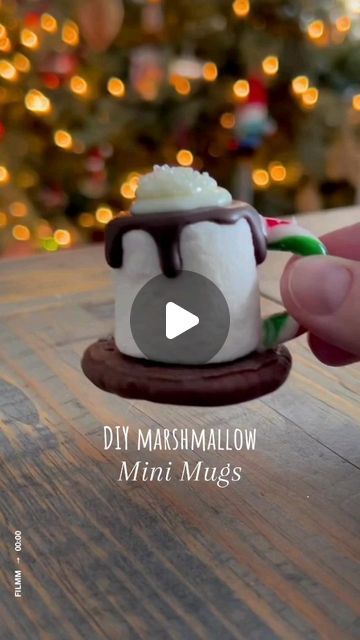 Spice Wheel on Instagram: "TRY THESE CUTE MARSHMALLOW MINI MUGS FOLLOW US for more recipes and tips BE SURE to sign up for our mailing list! . . . . . . Reposted from @foodyoozy Credit 📸 @sugarbirdcakeryfloral (tiktok)" Christmas Treats For Kids School, Easy Christmas Treats For Kids, Christmas Treats For Kids, Food Ideas Easy, Christmas Food Ideas, Christmas Food Crafts, Mini Mugs, Cookie In A Mug, Treats For Kids