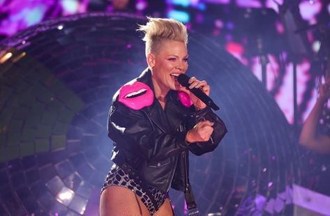 Singer Pink Outfits, P!nk Summer Carnival Outfit, P!nk Concert Makeup Ideas, P!nk Summer Carnival 2023, P!nk Concert Outfit Ideas Summer, P!nk Summer Carnival, What To Wear To A P!nk Concert, P!nk Outfits Concerts, What To Wear To Pink Concert 2024