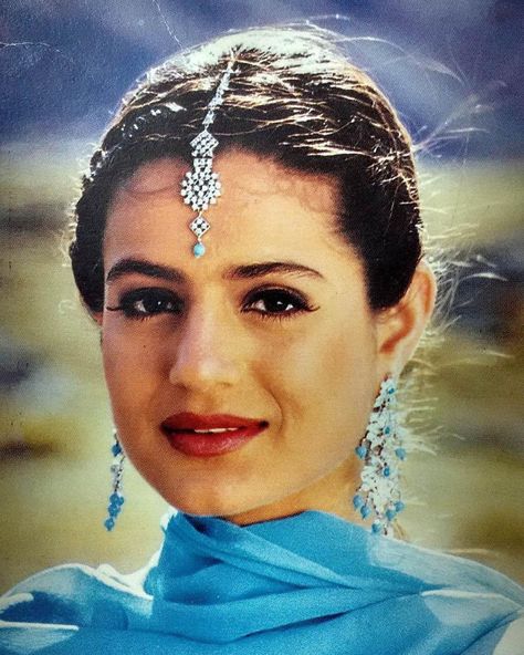 #muvyz042417 #bollywoodflashback #Diva #AmeeshaPatel 😍 #instagood #instadaily #instapic #muvyz Charmy Kaur, Bollywood Pictures, Retro Bollywood, Celebrity Facts, Princess Wallpaper, Indian Goddess, 90s Bollywood, Vintage Bollywood, Katrina Kaif