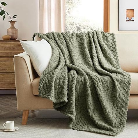 Throw Blanket For Bed, Traditional Design Living Room, Cable Knit Throw Blanket, Textured Throw Blanket, Blanket And Pillow, Green Throw Blanket, Cable Knit Throw, Decorative Throws Blanket, Couch Throw Blanket