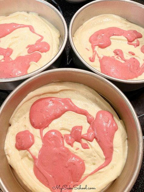 Raspberry Swirl Cake, Raspberry And Almond Cake, My Cake School, Poke Cake Lemon, Baked Caramel, Raspberry Extract, Plain Cake, Swirl Cake, Sweetened Whipped Cream