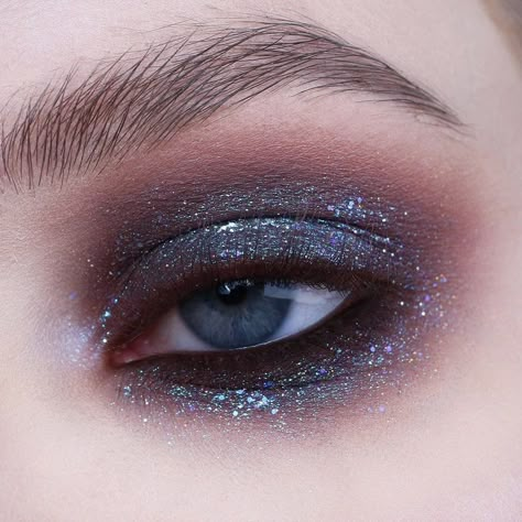 80s Eye Makeup, Glitter Smokey Eye, Drag Make-up, Trendy Eyeshadow, Make Up Tutorials, Simple Eye, Cat Eye Makeup, Smink Inspiration, Eye Makeup Steps