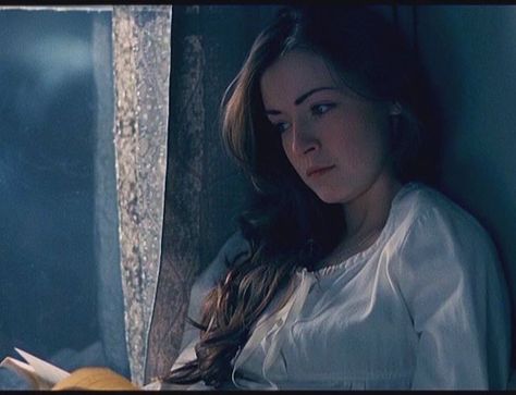 ...Just gorgeous in that night gown! Truly beautiful in a unique way. Every night, baby. Sarah Bolger as Rebecca Lane in The Moth Diaries (2011).  @sarahbolger ~TheFadedFrenzy  #sarahbolger #ireland #themothdiaries #goodnight #reading #nightgown #beautiful #uniquebeauty #cutegirl #ilovehersomuch Sarah Bolger The Tudors, Mary Tudor Sarah Bolger, Sara Ryder, Spiderwick Chronicles, Mary Tudor, Sarah Bolger, Black And White Books, The Tudors, Lady Mary