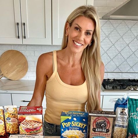 EMMA MONTGOMERY on Instagram: "Grocery haul & my meal plan with recipes for the week…" Restaurant Macros, Learning About Macros, 40/35/25 Macro Meal Plan, Emma Montgomery, Understanding Macros, Understanding Macros And Micros, Recipes For The Week, Grocery Haul, Waffle Mix