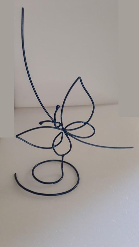 Very simple little butterfly made of welded wire. Exceptionally in blue. Dimensions: height 24 cm, width 20 cm, support 10 cm. This is a handmade craft work, without laser, with pliers and blowtorch, small defects may appear. Wire Butterfly, Little Butterfly, Craft Work, Blue Butterfly, Pliers, Wedding Basket, Handmade Crafts, Halloween Shopping, Bugs