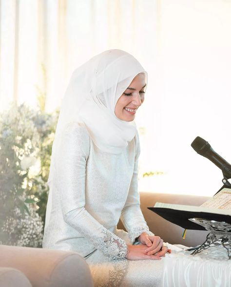 Prince Abdul Mateen of Brunei's 10-Day Royal Wedding Is Underway: Photos Anisha Isa Kalebic, Prince Abdul Mateen, Prince Mateen, Abdul Mateen, White Lace Gown, Opulent Wedding, Wife To Be, Wedding Marketing, Royal Engagement