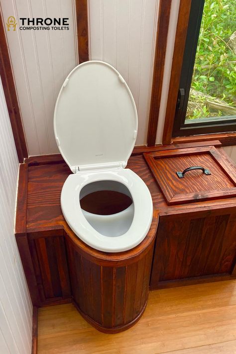 DIY composting toilet Portable Composting Toilet, Compost Toilet Bathroom, Dry Toilet Design, Indoor Composting Toilet, Backyard Toilet Bathroom, Composting Toilet Tiny Houses, Off Grid Toilet, Outdoor Composting Toilet, Outdoor Toilet And Shower Ideas