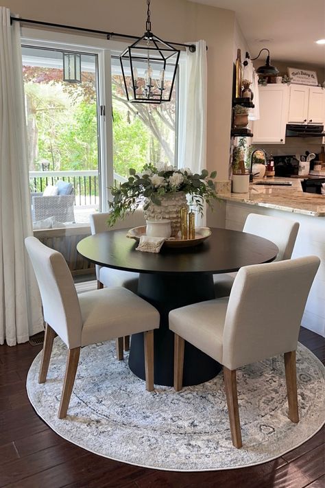 Circle Dining Table Small Space, Circle Dinner Table Decor, Small Kitchen With Round Table, Eat In Kitchen Ideas Round Table, Eat In Kitchen Round Table, Townhouse Dining Room, Circle Kitchen Table, Round Dining Table Kitchen, Dining Room With Round Table