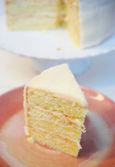 Champagne Cake Recipe, Champagne Buttercream, Boozy Recipes, Swiss Rolls, Champagne Cake, Cheap Clean Eating, Leftover Cake, Zucchini Cake, Plum Cake