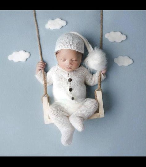 Diy Newborn Photography, Newborn Photos Boy, Foto Newborn, Newborn Photography Boy, Baby Pictures Newborn, Baby Photoshoot Boy, Newborn Photography Poses, Newborn Baby Photoshoot, Baby Boy Photography