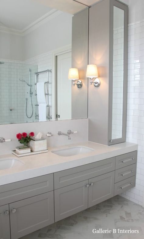 Hamptons Style Bathrooms - Inspired Space - The Builder's Wife Hampton Style Bathrooms, Hamptons Style Bathroom, Bathroom With Makeup Vanity, Bilik Air, Bad Inspiration, Modern Bathrooms, Trendy Bathroom, Hamptons Style, Bath Room