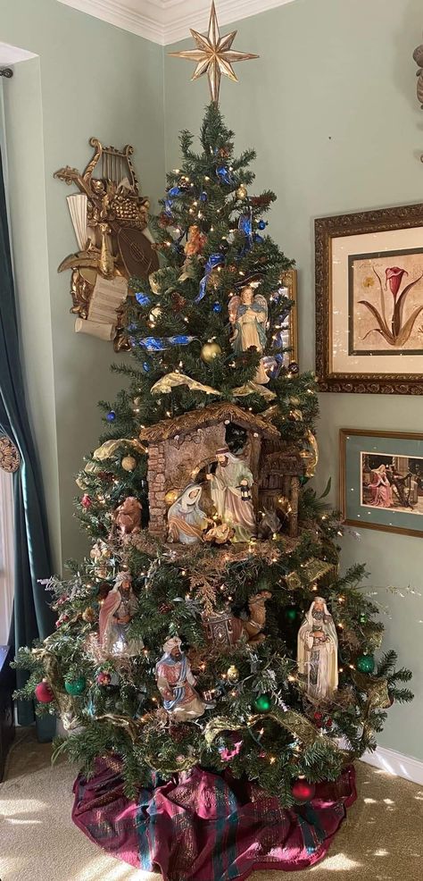 Navity Tree, Christmas Tree With Nativity Scene, Nativity Theme Christmas Tree, Nativity Christmas Tree Ideas, Manger Christmas Tree, Nativity Themed Christmas Tree Ideas, Nativity Christmas Tree Theme, Nativity Tree Christmas, Nativity Themed Christmas Tree