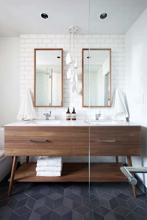 37 Amazing mid-century modern bathrooms to soak your senses New Classic Bathroom, Mid Century Modern Bathroom, Mid Century Bathroom, Bad Inspiration, Classic Bathroom, Trendy Bathroom, Bathroom Floor Tiles, Bath Room, Bathroom Renos