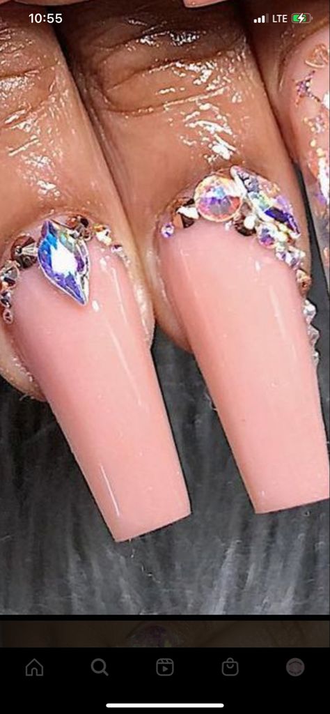 Mail Rhinestone Designs, Pink Nails With Gemstones, Nail Jewel Design Rhinestones, Rhinestones Placement, Rhinestone Placement On Nails, Wow Nails, Nail Jewels, Nails Design With Rhinestones, French Nail Designs