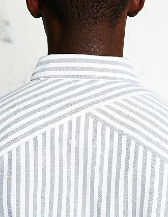 Interesting striped yoke on shirt back. Detail Couture, Men's Shirts And Tops, Shirt Detail, Clothing Details, Men Shirt Style, Mode Inspiration, Sewing Clothes, Sewing Inspiration, Fashion Details