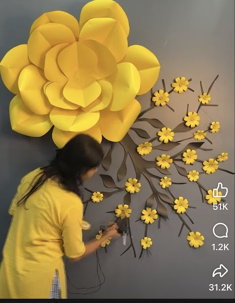 School Open Day Decoration Ideas, Big Paper Flowers Diy, Diy Crafts For School, Paper Flowers Diy Easy, Janmashtami Decoration, Paper Flower Art, Paper Flower Backdrop, Paper Flowers Craft, Paper Flower Wall