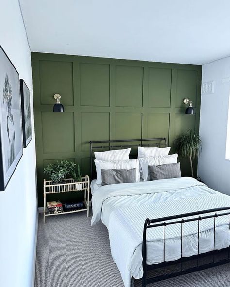 Small Bedroom with Forest Green Paneled Wall and Matching Wall Lights Green Bedroom Walls, Green Bedroom Decor, Green Bedroom Ideas, Bedroom 2024, Sage Green Bedroom, Gold Bedroom, Bedroom Panel, Bedroom Walls, Green Walls