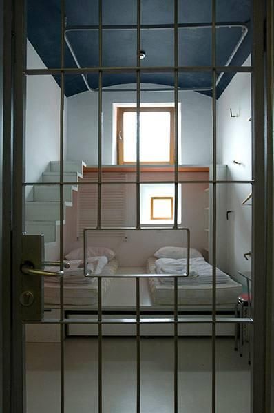 Prison Pictures, Space Prison, Prison Design, Victorian Prison, Supermax Prison, Jail Bars, Jail Cell, Prison Cell, Tiny House Floor Plans