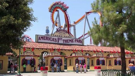 The entrance to Knott's Berry Farm theme park in Buena Park is seen in a file photo. Theme Park Planning, Baked Biscuits, Farm Entrance, Farm Cookies, Motel 6, Knotts Berry Farm, Berry Farm, Buena Park, Farm Logo