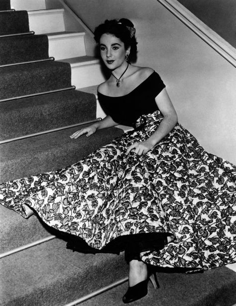 25 Style Tips We Could All Take From Elizabeth Taylor A Date With Judy, Elizabeth Taylor Style, 40s Mode, Scarlett O'hara, Vivien Leigh, Natalie Wood, Romy Schneider, Marlene Dietrich, Actrices Hollywood