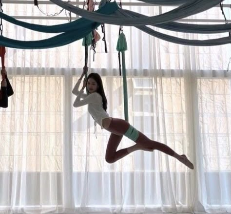 Pilates Workout Aesthetic, Wonyoung Pilates, Wonyoungism Aesthetic, Flying Yoga, Pilates Outfit, Pilates Body, Sports Aesthetic, Aerial Silks, Aerial Yoga