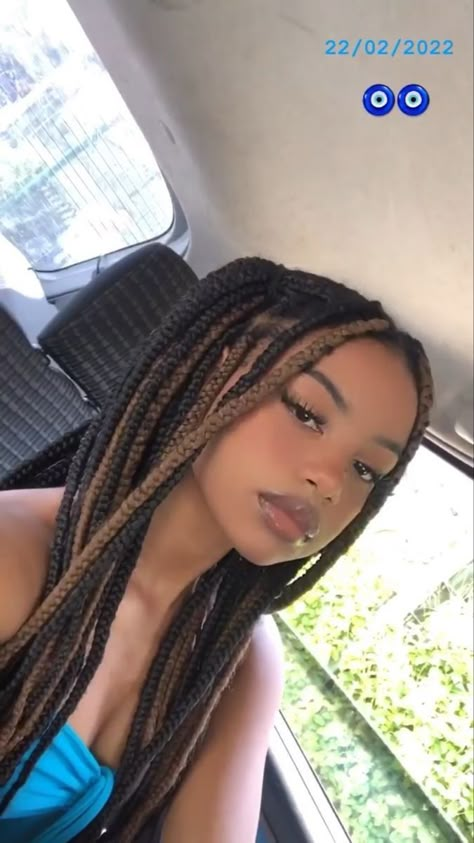 Money Piece Hair Box Braids, Black And Light Brown Box Braids, Two Color Box Braids Half, Brown Box Braids Medium, Box Braids Black And Brown, Two Toned Braids Black Women, Box Braids With Brown Highlights, Box Braids Light Brown, Box Braids Highlights