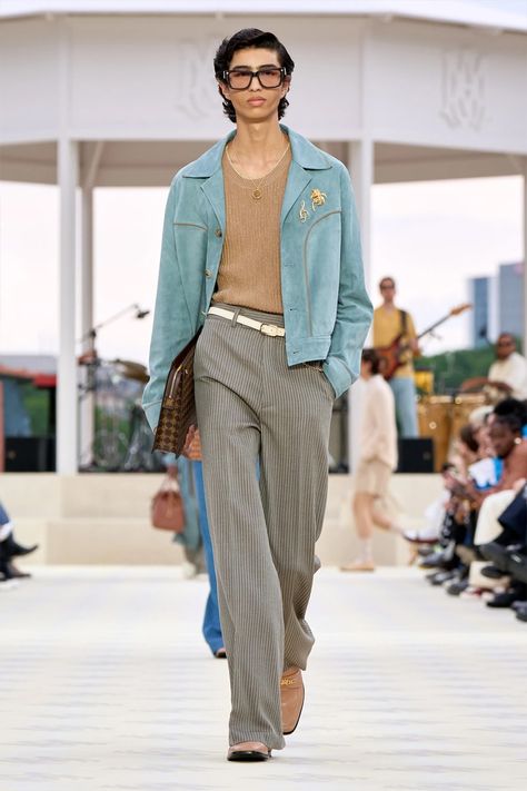 Minimalist Style Men, Dapper Gentleman Style, Menswear Runway, Men Fashion Show, Denim Jacket Men, Fashion Fits, Mode Fashion, Minimalist Style, Lifestyle Brands