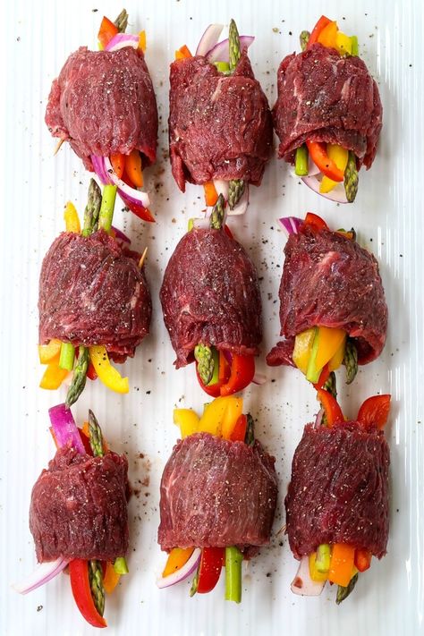 These Asian Steak Roll Ups are filled with vegetables for a low carb, tasty dinner! #beef #steakrecipe #lowcarb Steak Roll Ups With Stuffing, Steak Roll Up, Stuff Steak Rolls, Flank Steak Roll Ups Recipes, Asian Steak Roll Ups, Healthy Low Carb Dinner, Steak Roll Ups, Beef Roll Ups, Steak Pinwheels