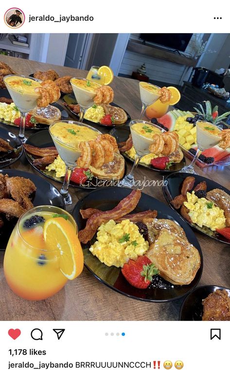 Brunch Party Buffet, Birthday Brunch For Man, Melanin Brunch Ideas, Brunch Ideas Black Women, Indoor Brunch Ideas, Brunch Business Ideas, Wedding Brunch Ideas Decorations, Brunch For Two Ideas, Cute Brunch Set Up Ideas