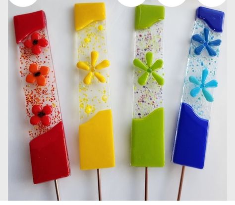 Fused Glass Garden Stakes, Kiln Projects, Plant Pokes, Girls Crafts, Plant Stakes, Glass Fusion Ideas, Fused Glass Artwork, Fusion Art, Glass Garden Art