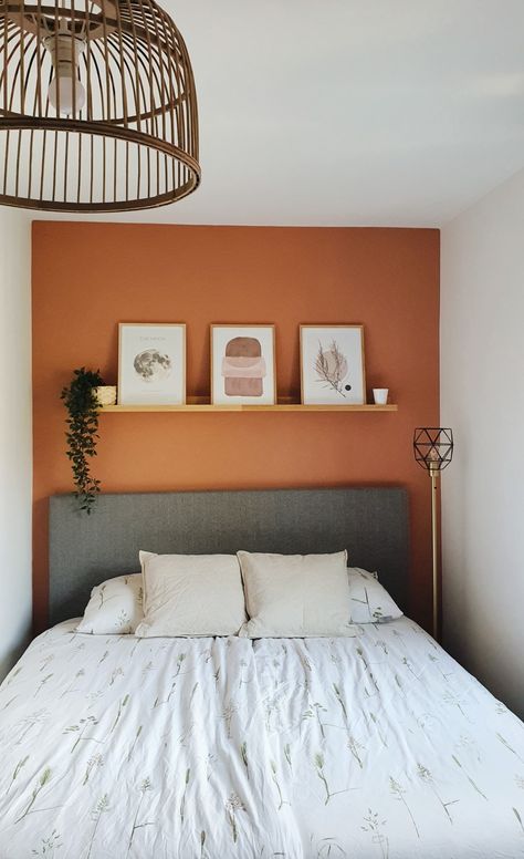 Teracota Painting Wall Bedroom, Bedroom Wall Terracotta, Terracota And Grey Bedroom, Terra Cotta And Grey Bedroom, Rust Wall Color Bedroom, Terracotta Feature Wall Bedroom, Terracotta Guest Bedroom, Rust Accent Wall Bedroom, Terra Cotta Bedroom Walls