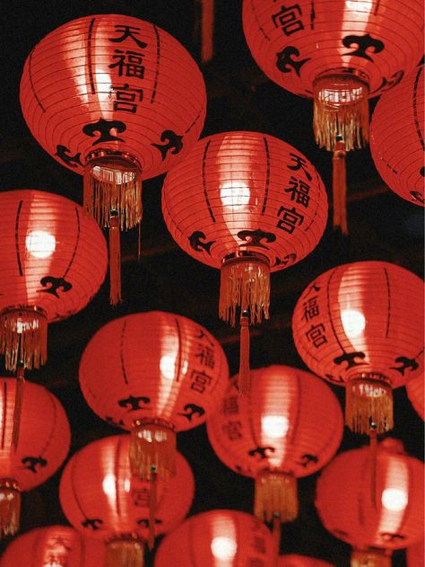 Red Asian Aesthetic, Lunar New Year Aesthetic, China Lantern, Lantern Aesthetic, Chinese Lamps, Asian Festival, Good Luck Gif, Chinese Lamp, Chinese Posters