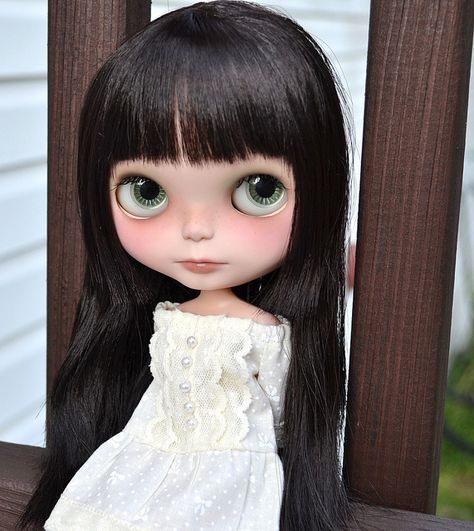 sweet Bythle Dolls, Blythe Dolls Black Hair, Black Hair Bangs, Straight Black Hair, Living Dolls, Dream Doll, Girls World, Doll Parts, Creepy Cute