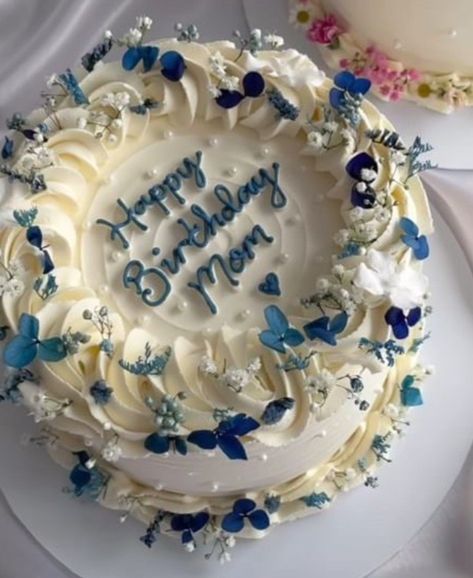 Winter Cake Ideas Birthday, Birthday Cake Light Blue, Blue And White Birthday Theme, Royal Blue Birthday Cake, Light Blue Birthday, Blue And White Cake, Cake Boxes Diy, 21st Bday Cake, Blue Birthday Cake