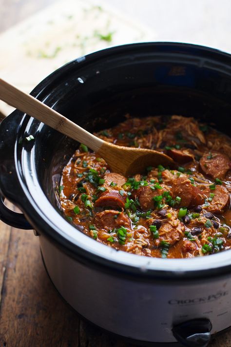 Slow Cooker Creole Chicken and Sausage - 10 minute prep for this hearty dinner, made healthier with beans and peppers. 300 calories. | pinch... Creole Chicken And Sausage, Creole Chicken, Crockpot Soups, Chicken And Sausage, Pinch Of Yum, Crockpot Cooking, Crockpot Dishes, Crock Pot Slow Cooker, Think Food