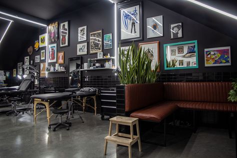 Modern Tattoo Shop Interior, Tattoo Parlor Decor, Tattoo Shop Aesthetic, Kingdom Tattoo, Tattoo Shop Interior, Tattoo Shop Decor, Tattoo Studio Interior, Attic Studio, Club Tattoo