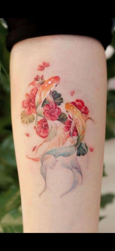 Beautiful Koi Fish Tattoo, Two Koi Fish Tattoo, Tattoo Koi Fish, Petit Tattoo, Pisces Tattoos, Koi Tattoo, Koi Fish Tattoo, Tattoos Geometric, Red Ink Tattoos