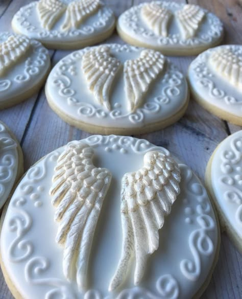 Angel wings | Cookie Connection Angel Wing Cookies, Cake Baptism, Angel Baby Shower, Angel Cookies, Baptism Cookies, Crochet Stone, Music Cookies, Cookie Connection, Christening Cake