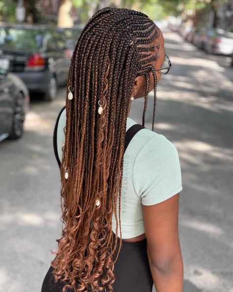 https://un-ruly.com/fulani-braids-tribal-braids-inspirationutm_sourceun-rulyutm_mediumblogpostsutm_campaign30lookstochooseyournextbraidpattern/fulani-braids_back-view/ Fulani Braid, Hair Braid Designs, Braids Cornrows, Chunky Braids, Passion Twists, Going Blonde, Braid Inspiration, Kanekalon Hairstyles, Braid Patterns