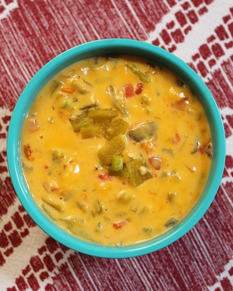 A 5 minute solution to a classic. Hatch Chilis, Hatch Chile Recipes, Chile Recipes, Queso Fundido, Hatch Chile, Velveeta Cheese, Cooking Dishes, Chips Recipe, Dip Recipes