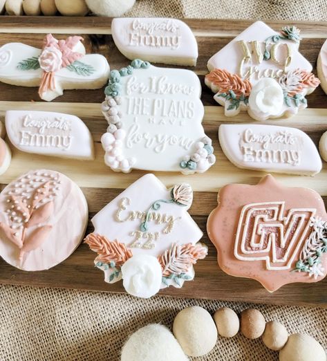 Western Boho Graduation Party Ideas, Boho Graduation Cookies, Graduation Cookies Pink, Floral Graduation Cookies, Graduation Party Ideas Boho, Boho Graduation Party Ideas Decor, Pink Graduation Cookies, Grad Party Cookies, Boho Grad Party