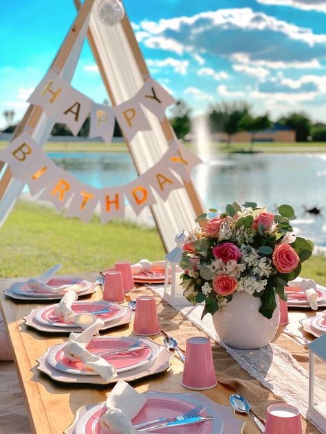 Girls Picnic Birthday Party, Teepee Picnic, Picnic Party Decorations, Picnic Birthday Party, Boho Birthday Party, Birthday Picnic, Picnic Inspiration, Picnic Decorations, Picnic Birthday