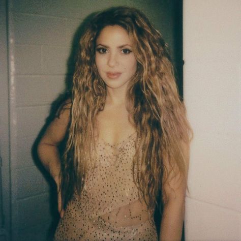 Shakira Whenever Wherever, Shakira Aesthetic, Whenever Wherever, Shakira Young, Shakira Hips Dont Lie, Shakira Hips, Shakira Photos, Hips Don't Lie, Waka Waka