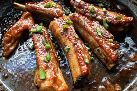 Vietnamese Pork Ribs Recipe, Ribs Asian Style, Fried Pork Ribs, Vicky Pham, Asian Dinner Ideas, Pork Riblets, Lemongrass Pork, Caramelized Pork, Asian Bbq