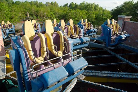 Close up of the flat ride Catwoman's Whip at abandoned Six Flags New Orleans Six Flags New Orleans, Abandoned Theme Parks, Abandoned Amusement Park, Car Detail, Abandoned Amusement Parks, Amusement Park Rides, Carnival Rides, Roller Coasters, Remember The Time